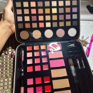 Macy’s make up set, new